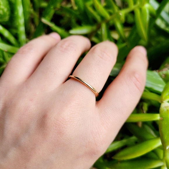 New Classic Gold Simple Ring Band, size 5.75 - Picture 2 of 8